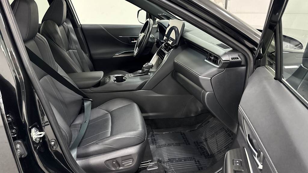 Thumbnail: 2023 Toyota Venza - 12