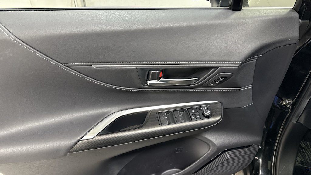 Thumbnail: 2023 Toyota Venza - 26