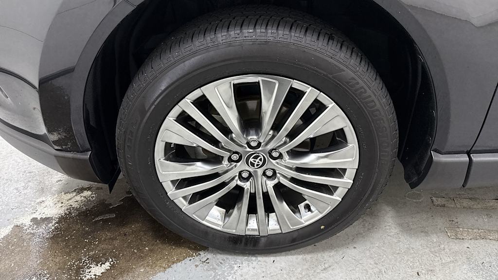 Thumbnail: 2023 Toyota Venza - 8