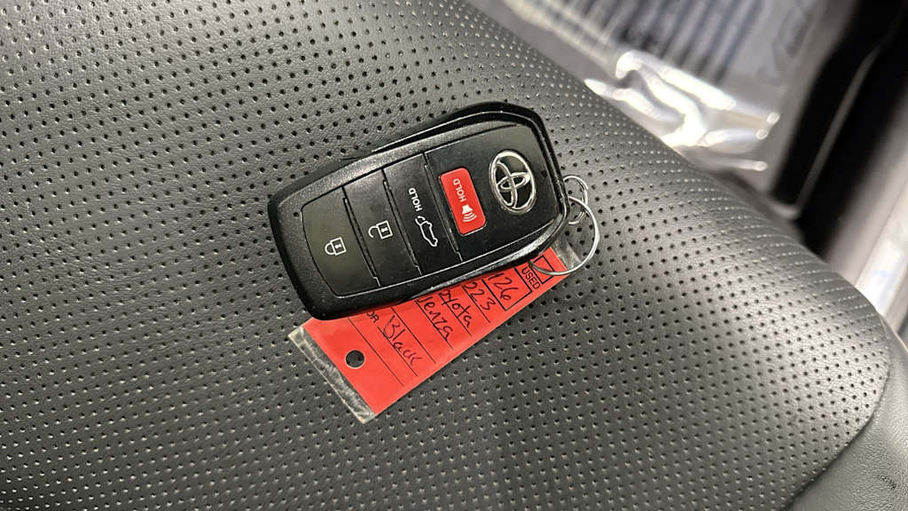 Thumbnail: 2023 Toyota Venza - 19