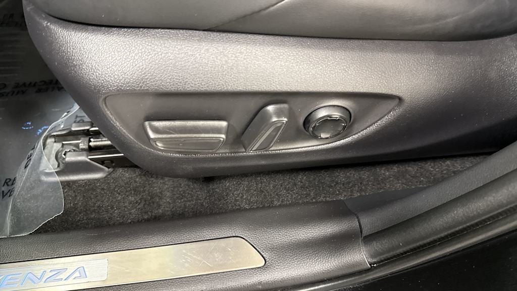 Thumbnail: 2023 Toyota Venza - 25