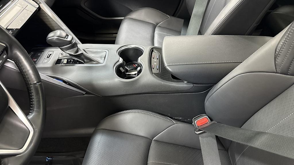 Thumbnail: 2023 Toyota Venza - 30