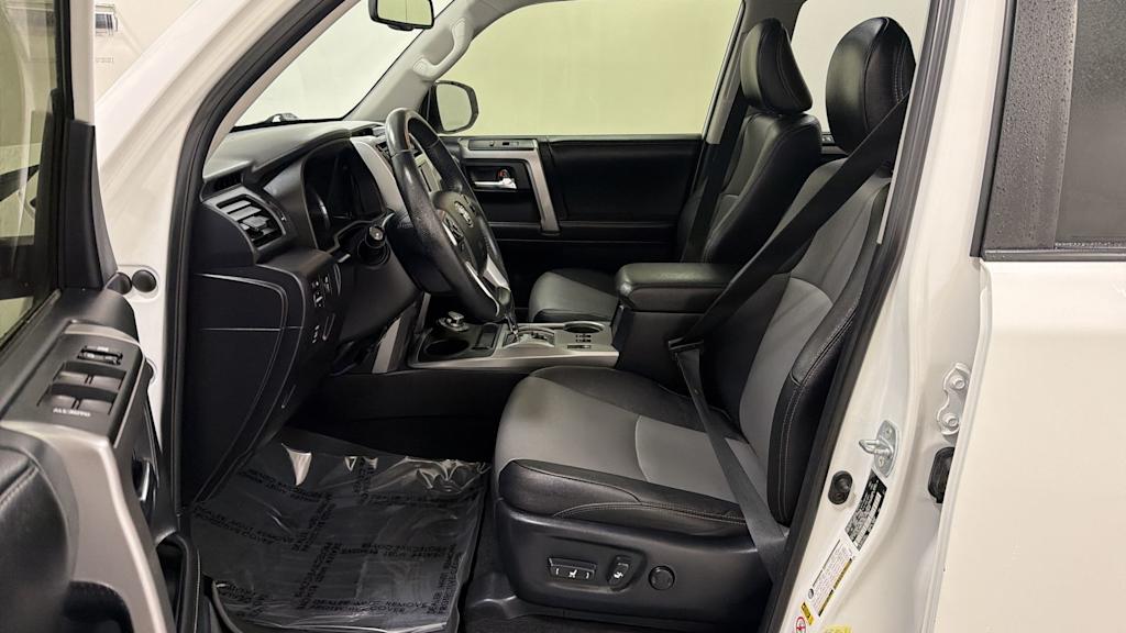 Thumbnail: 2015 Toyota 4Runner - 10