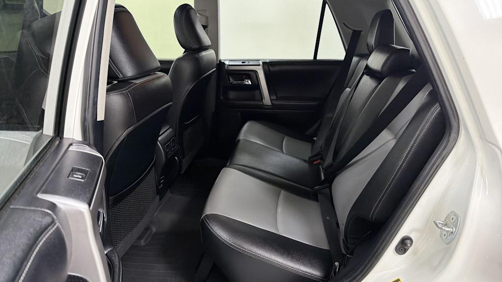 Thumbnail: 2015 Toyota 4Runner - 12