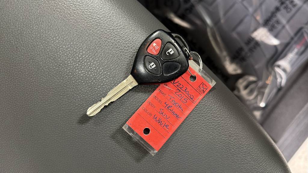 Thumbnail: 2015 Toyota 4Runner - 30