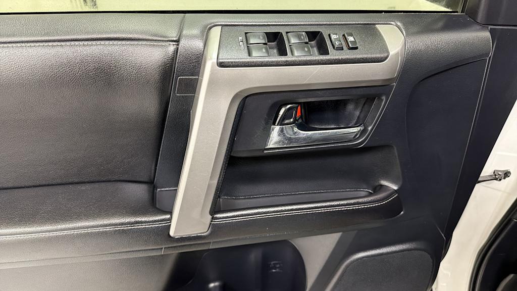 Thumbnail: 2015 Toyota 4Runner - 25