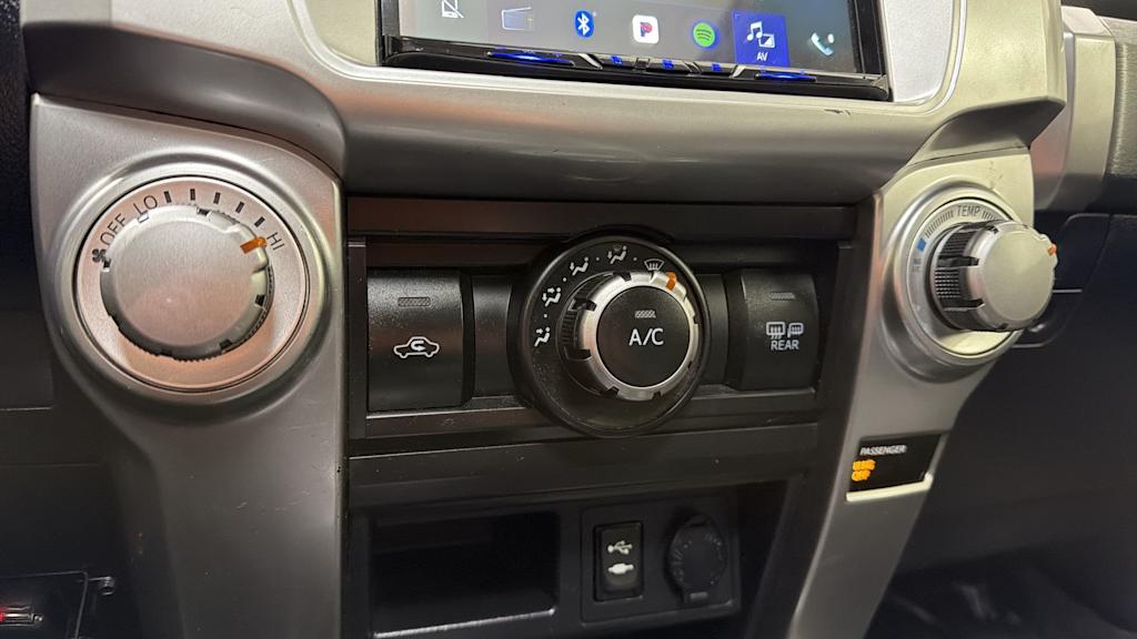 Thumbnail: 2015 Toyota 4Runner - 26