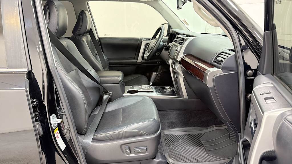 Thumbnail: 2015 Toyota 4Runner - 32