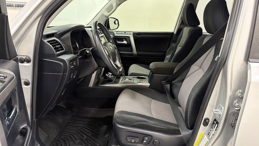 Thumbnail: 2016 Toyota 4Runner - 10