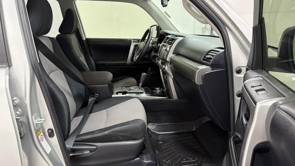 Thumbnail: 2016 Toyota 4Runner - 31