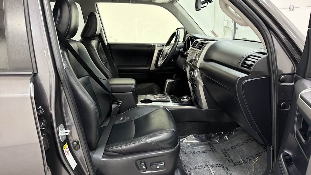 Thumbnail: 2012 Toyota 4Runner - 32