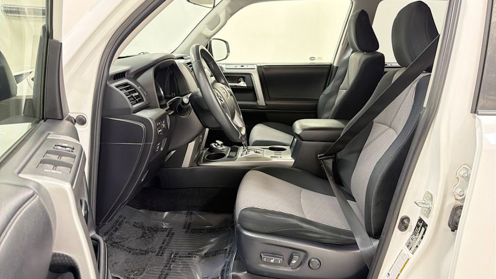 Thumbnail: 2016 Toyota 4Runner - 11