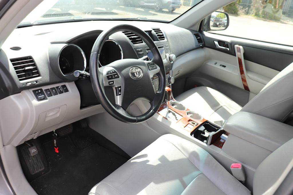 Thumbnail: 2012 Toyota Highlander - 2
