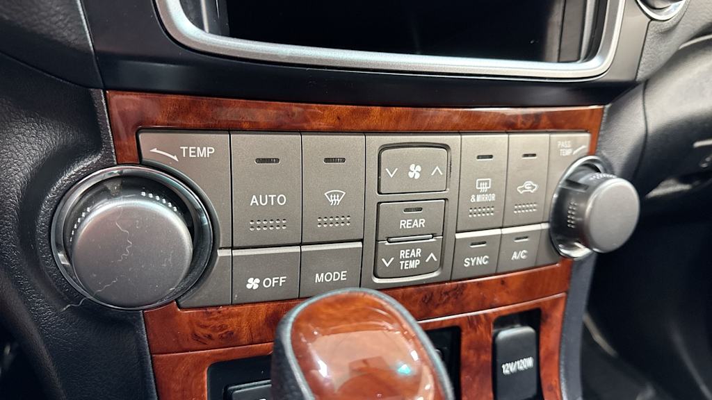 2013 Toyota Highlander Limited 29