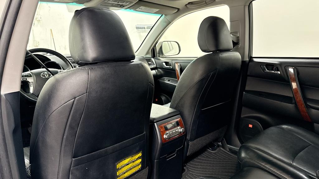 2013 Toyota Highlander Limited 32
