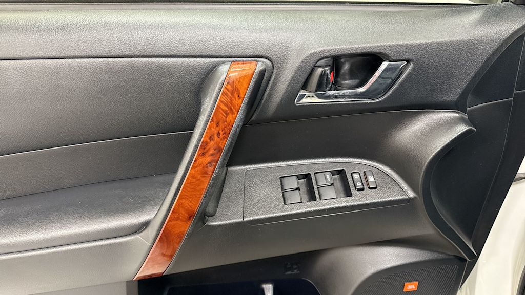 2013 Toyota Highlander Limited 26