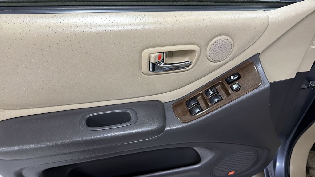 Thumbnail: 2003 Toyota Highlander - 25