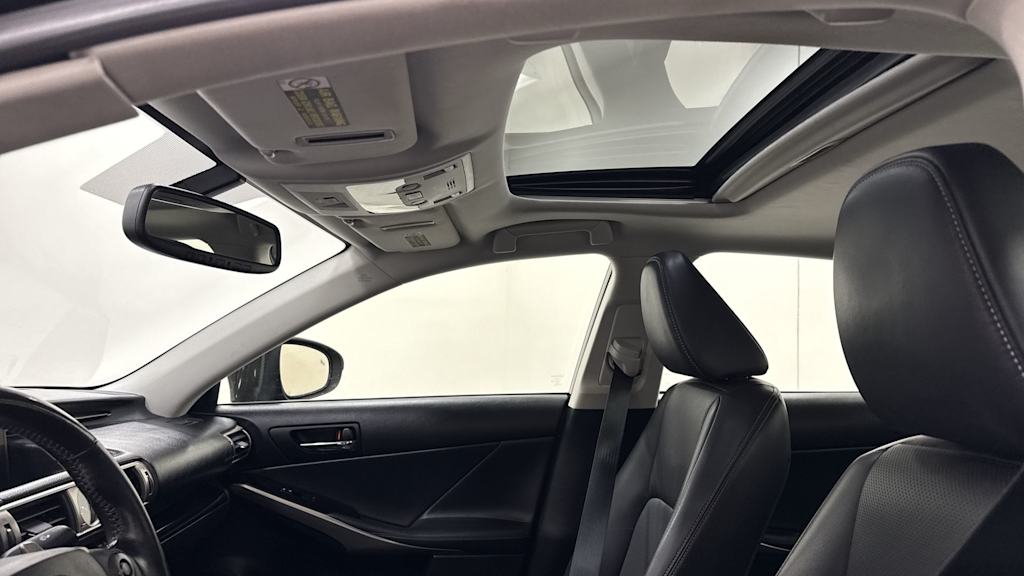 Thumbnail: 2014 Lexus IS - 30