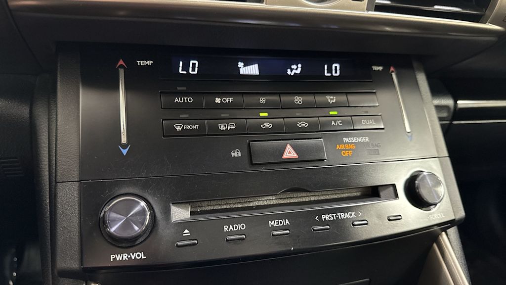 Thumbnail: 2014 Lexus IS - 28