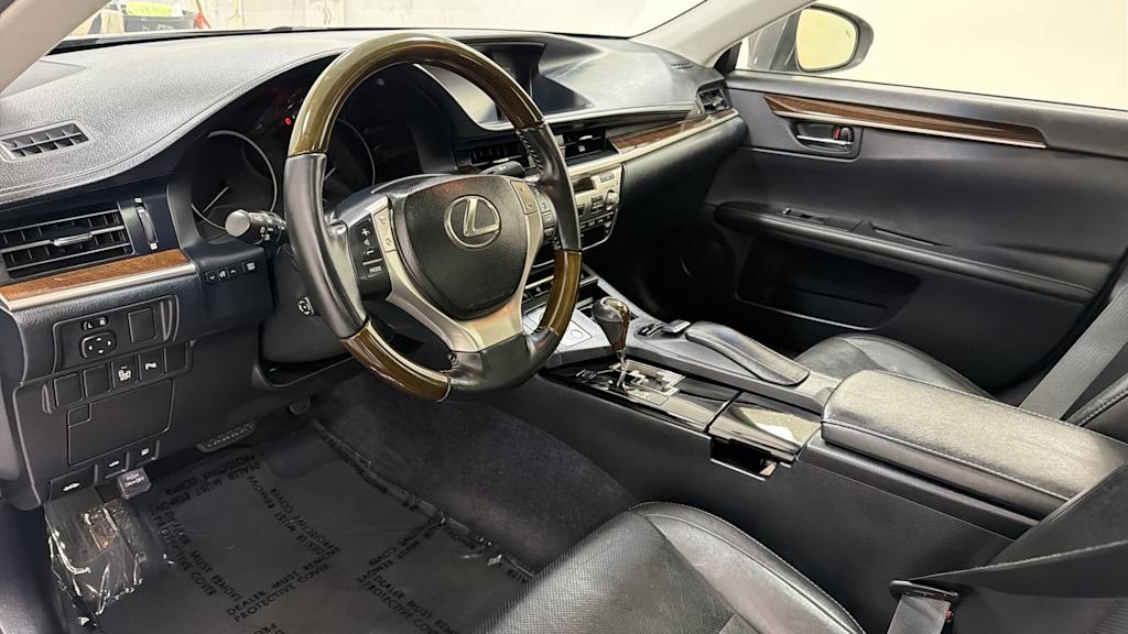 Thumbnail: 2014 Lexus ES - 2