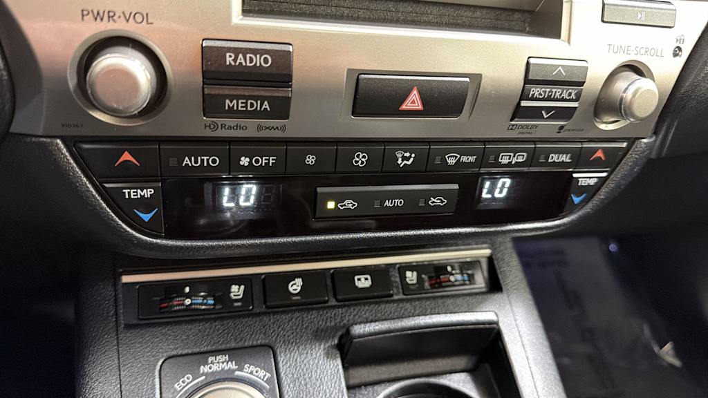 Thumbnail: 2014 Lexus ES - 30