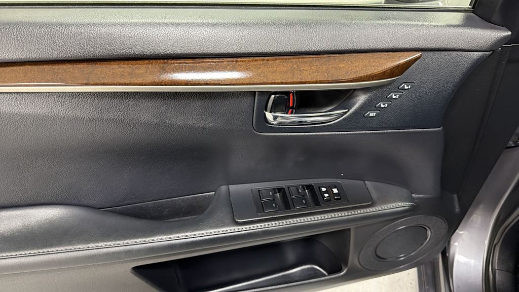 Thumbnail: 2014 Lexus ES - 27