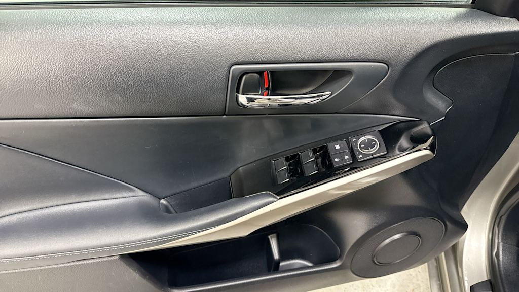 2015 Lexus IS 250 26