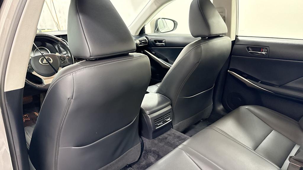 2015 Lexus IS 250 31