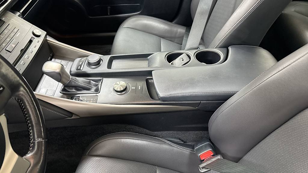 2015 Lexus IS 250 29