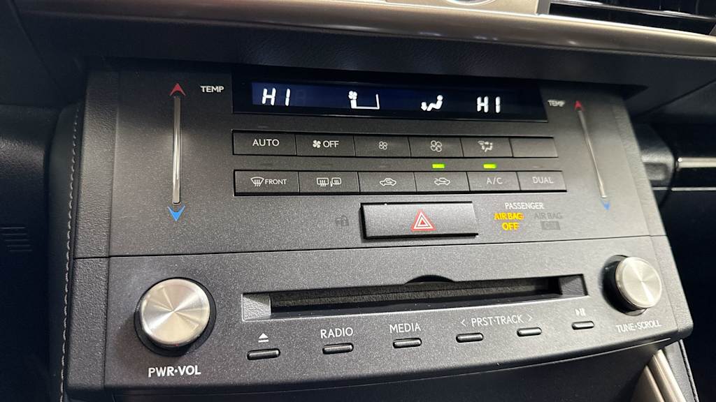 2015 Lexus IS 250 28