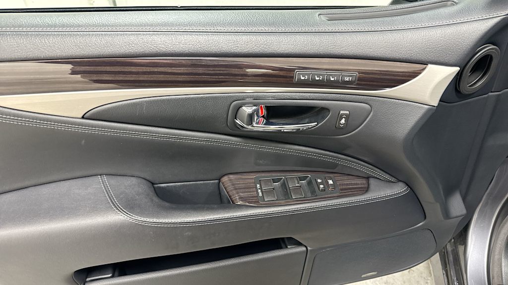 2016 Lexus LS 460 26