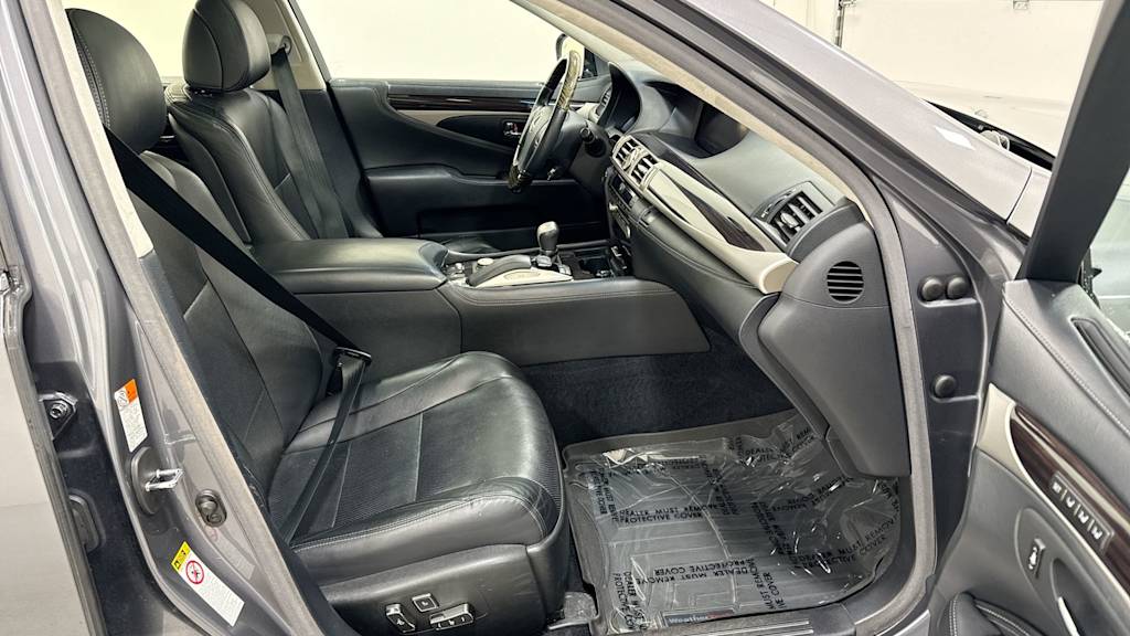 2016 Lexus LS 460 9