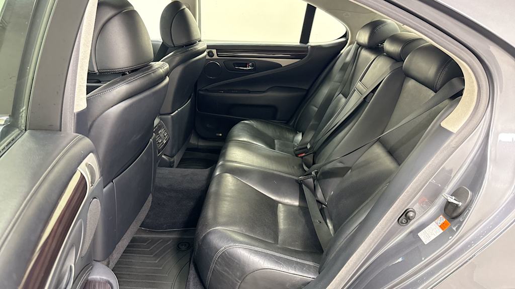 2016 Lexus LS 460 10