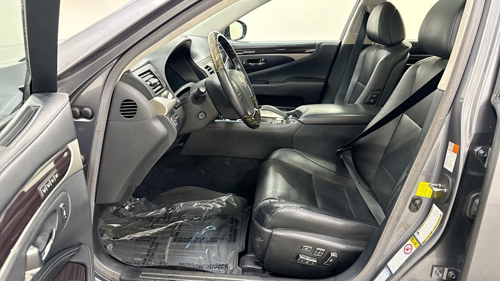 2016 Lexus LS 460 8
