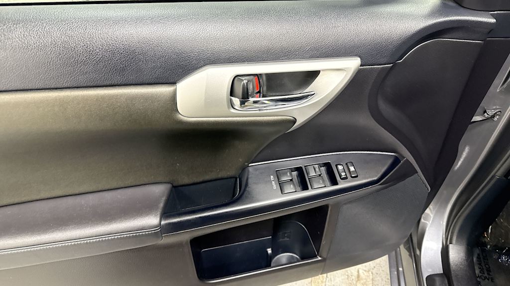 2013 Lexus CT 200h 25