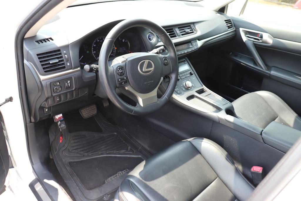 Thumbnail: 2015 Lexus CT - 2