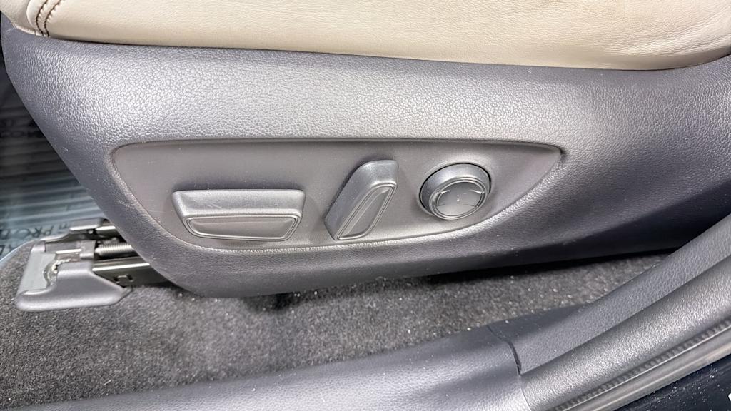 Thumbnail: 2019 Toyota RAV4 - 25