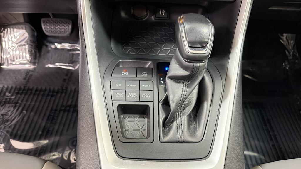 Thumbnail: 2019 Toyota RAV4 - 15