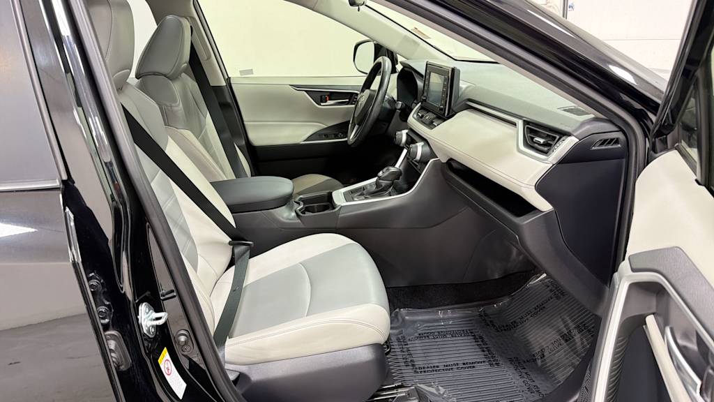 Thumbnail: 2019 Toyota RAV4 - 31