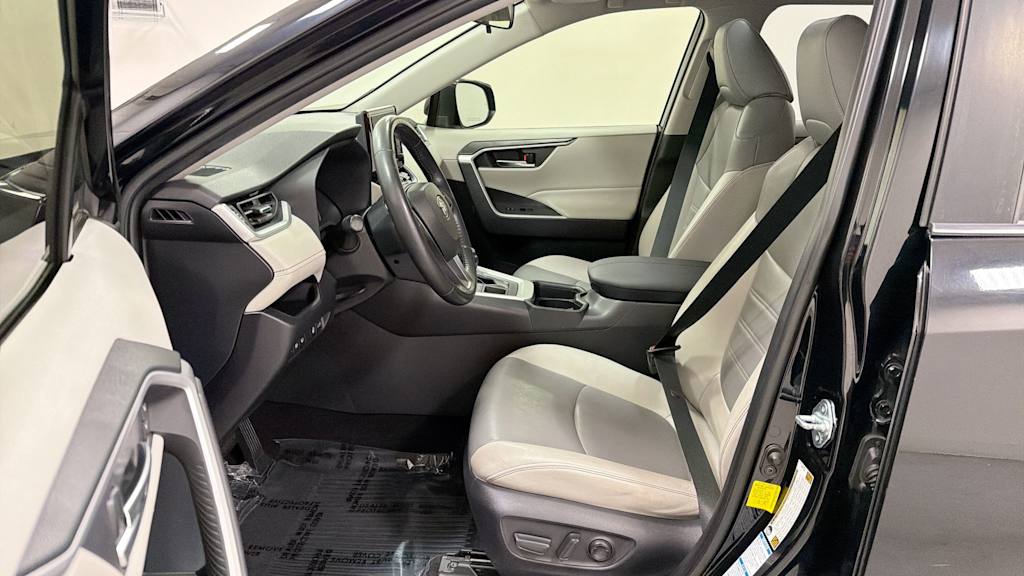 Thumbnail: 2019 Toyota RAV4 - 10