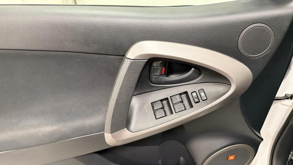 Thumbnail: 2008 Toyota RAV4 - 26