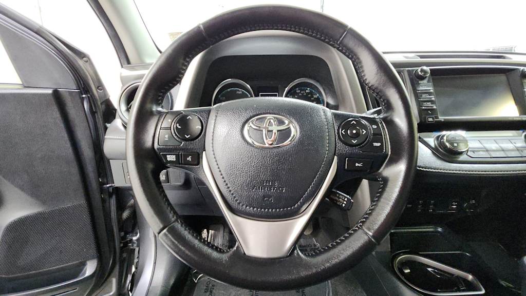 2017 Toyota RAV4 Limited 9