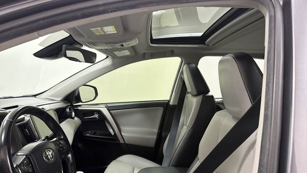 Thumbnail: 2016 Toyota RAV4 - 29