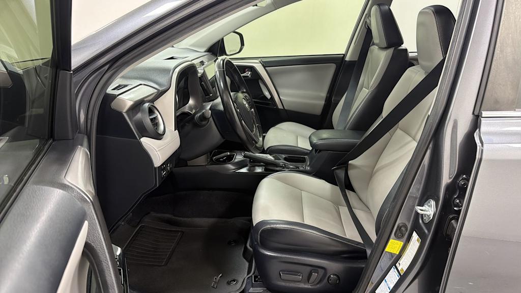 Thumbnail: 2016 Toyota RAV4 - 10
