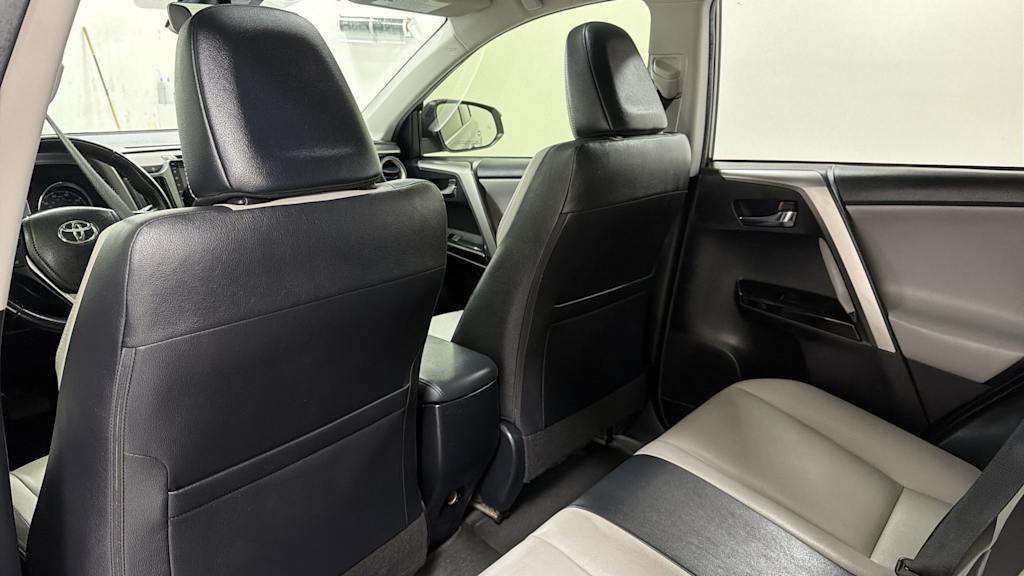 Thumbnail: 2016 Toyota RAV4 - 30