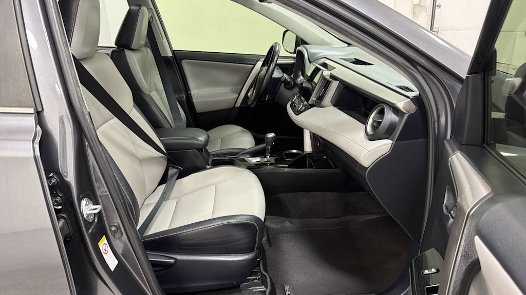 Thumbnail: 2016 Toyota RAV4 - 31