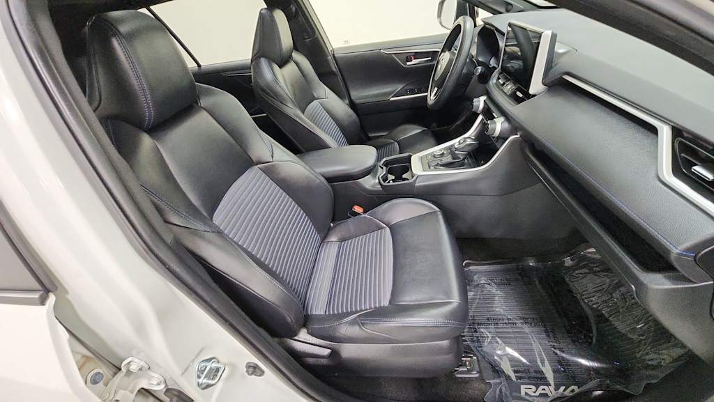 Thumbnail: 2019 Toyota RAV4 - 32