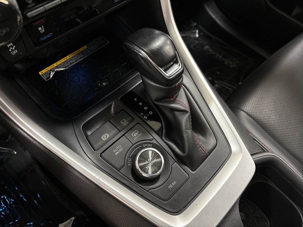 Thumbnail: 2021 Toyota RAV4 - 15