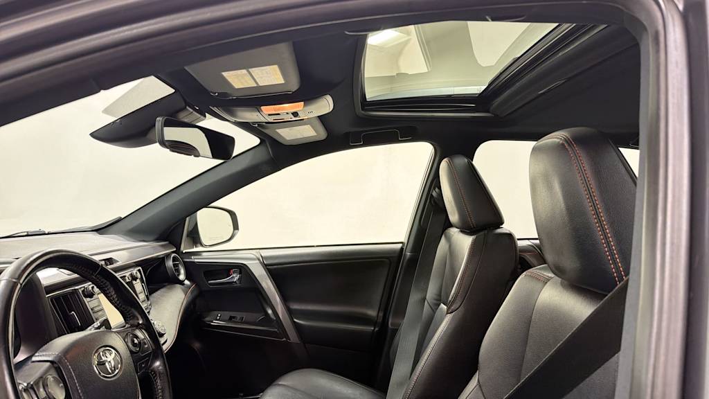 Thumbnail: 2018 Toyota RAV4 - 11