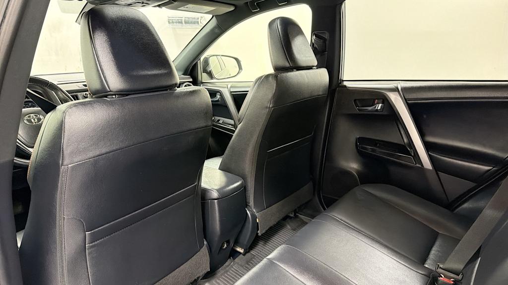 Thumbnail: 2017 Toyota RAV4 - 31